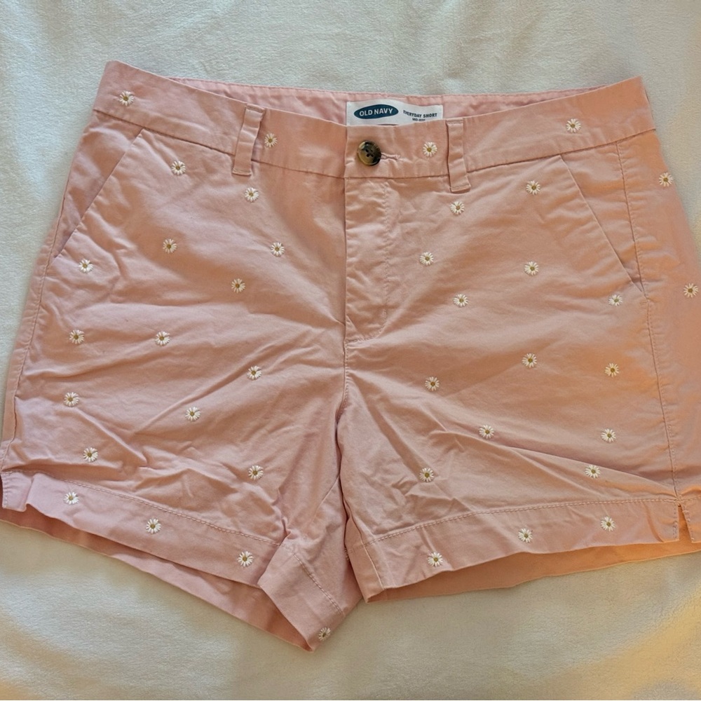 Pink Women's Shorts with embroidered daisies